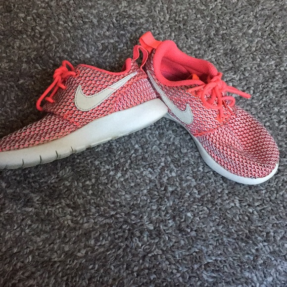 Nike netted shoes - Picture 1 of 3